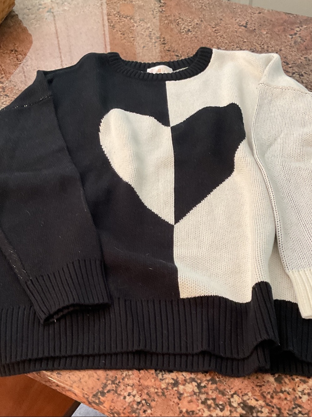 Belle by Kim Gravel Black & Cream Heart Colorblock Crewneck Sweater